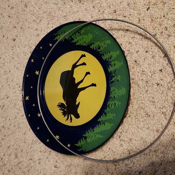 The Golden Rabbit II Moose Design Set 4 Enamelware Plates - Picture 7 of 7